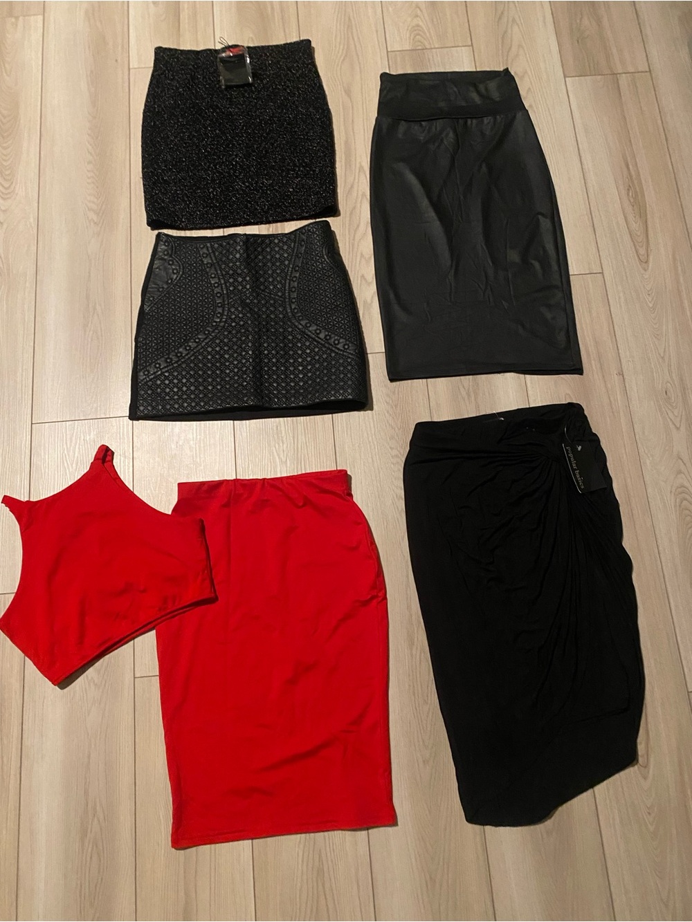 Women’s Size Small Skirt Bundle + Red Matching Set 6 Pieces